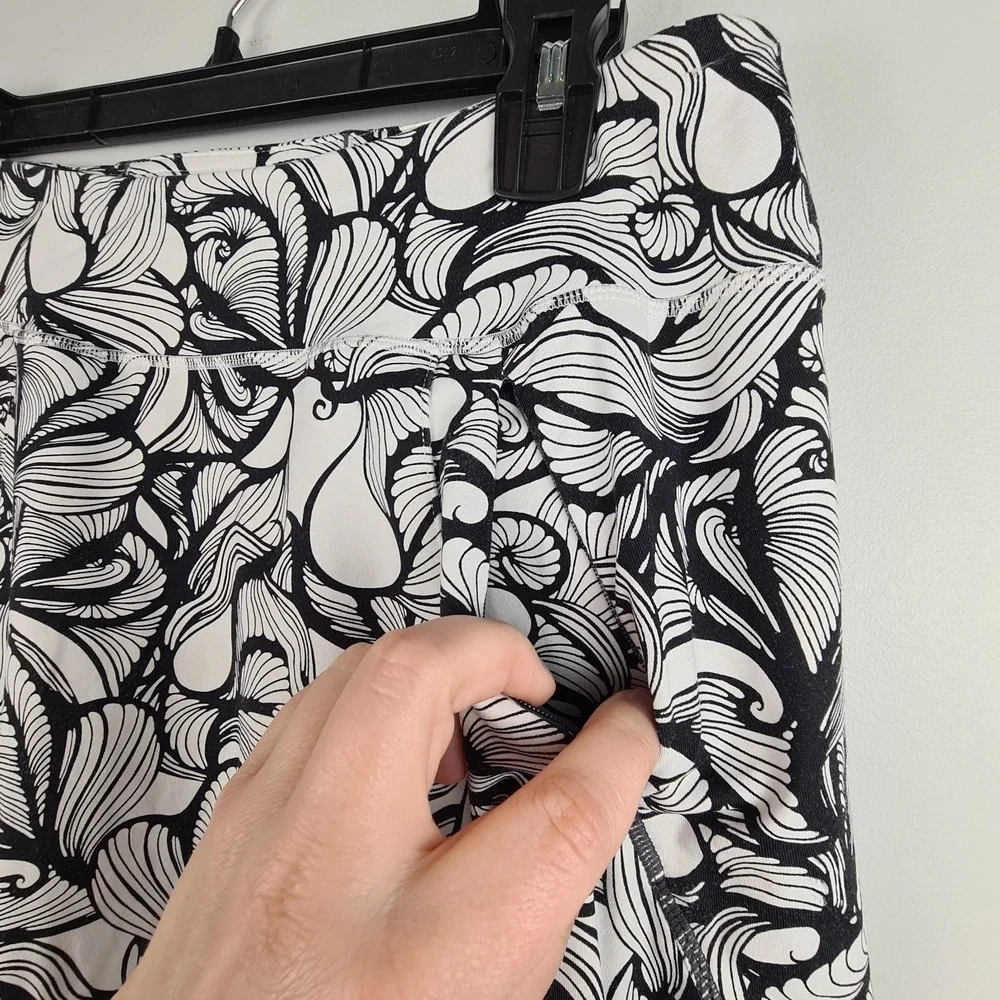 Title Nine Pull On‎ Skirt Black White Swirls Small Golf Pocket Granola Outdoor